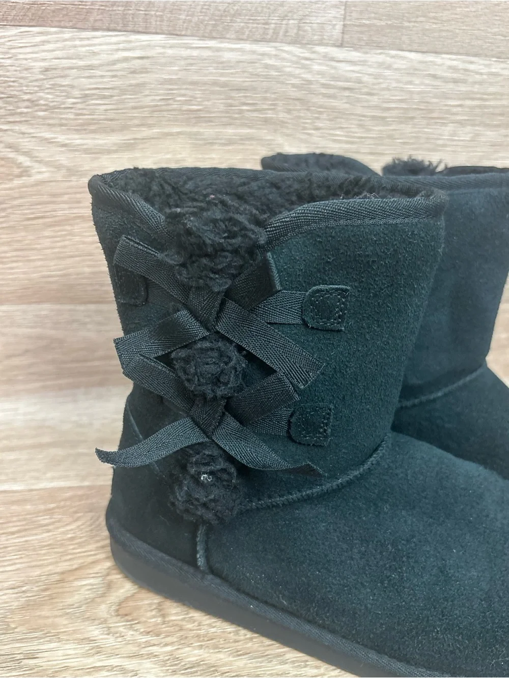 Koolaburra by UGGS Black Faux-Suede Winter Boots w/ Side Ribbon Bows kids size 5